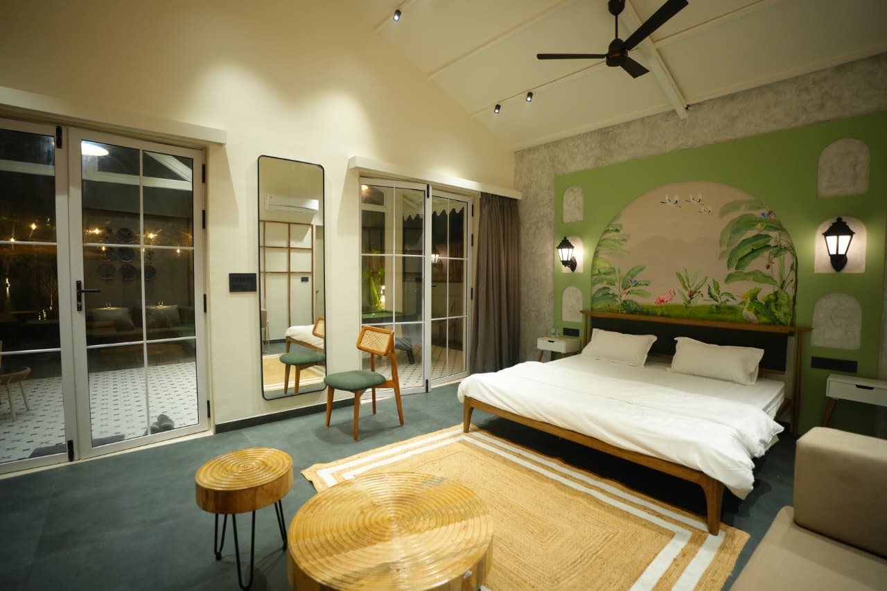 King bedroom opening to tropical greenery
